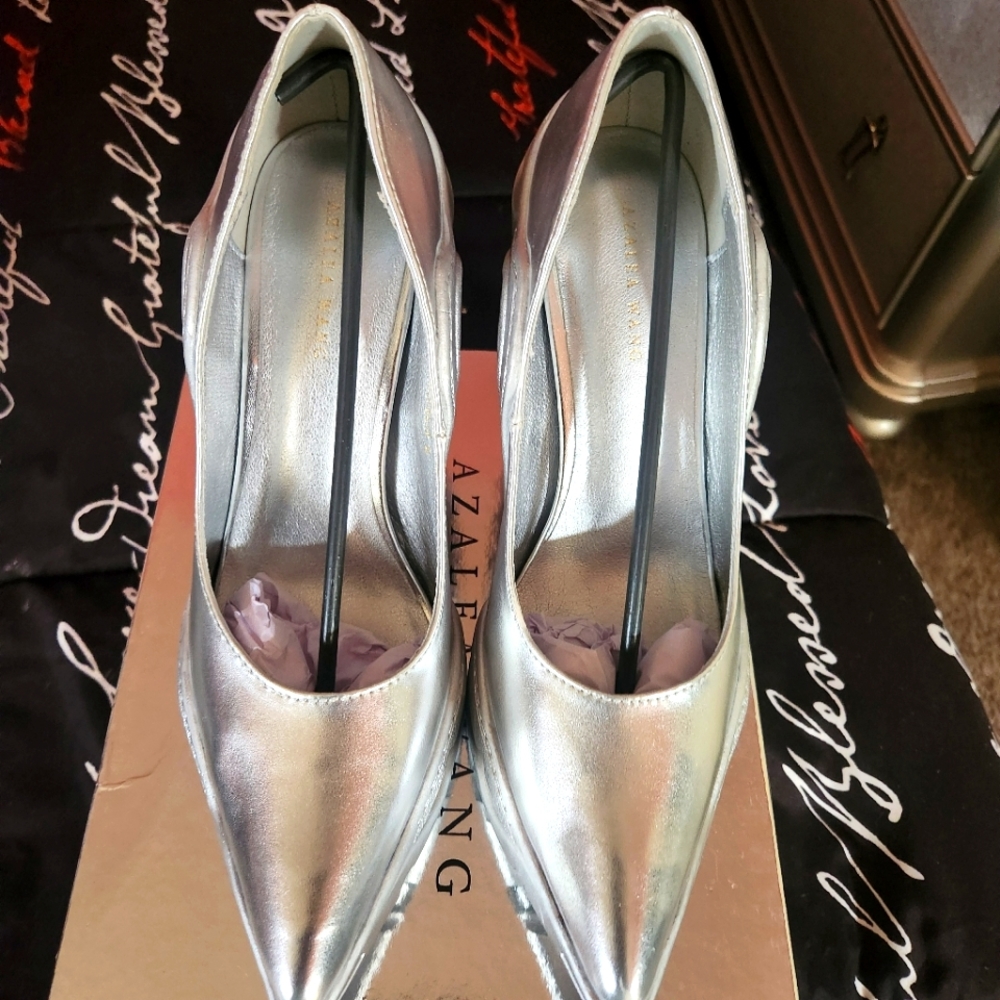 NIB Azalea Wang Heel